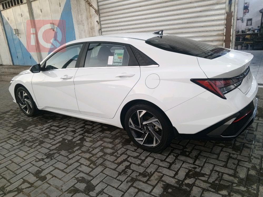 هیوندای ئەلەنترا